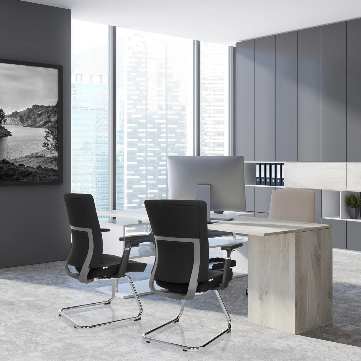 Twee zwarte CAPTIVO PRO V vergaderstoelen met armleuningen en metalen frame van hjh OFFICE