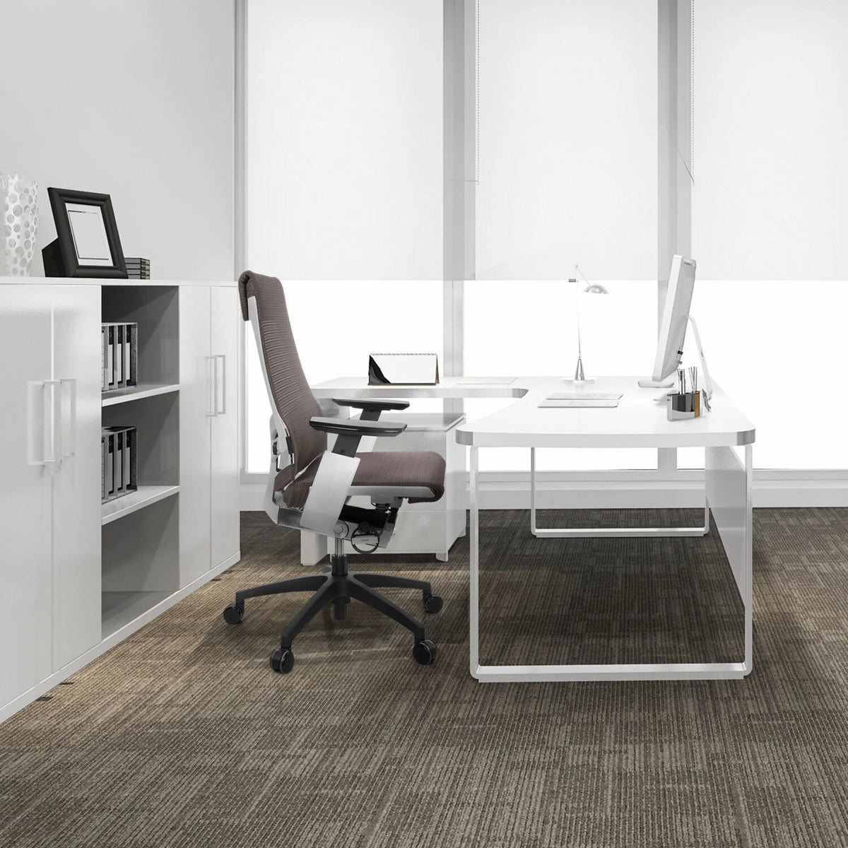 Professionele bureaustoel GENIDIA SMART WHITE met grijze netbespanning en wit frame van hjh OFFICE