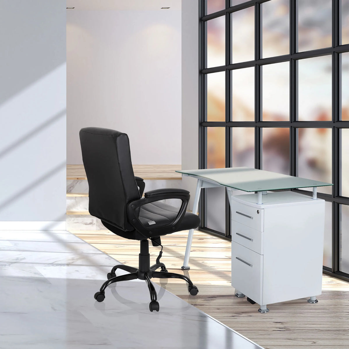 Thuiskantoor bureaustoel ERGOSMOOTH BIG in het zwart aan een wit bureau met glazen blad van hjh OFFICE
