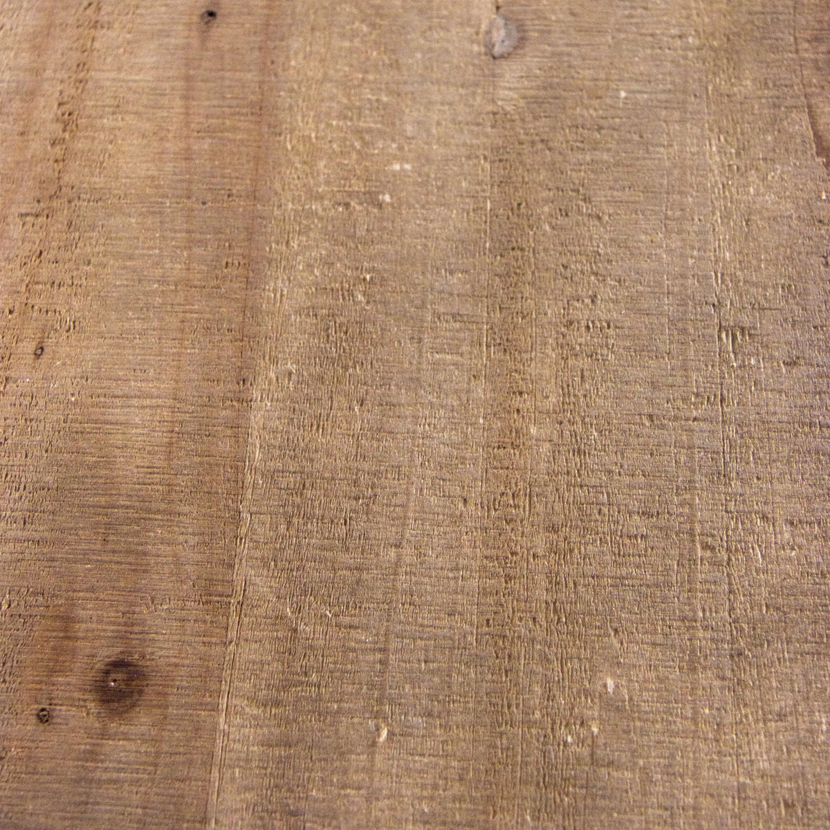Donkerbruine houtstructuur van het CONTINENTO S dressoir van hjh LIVING