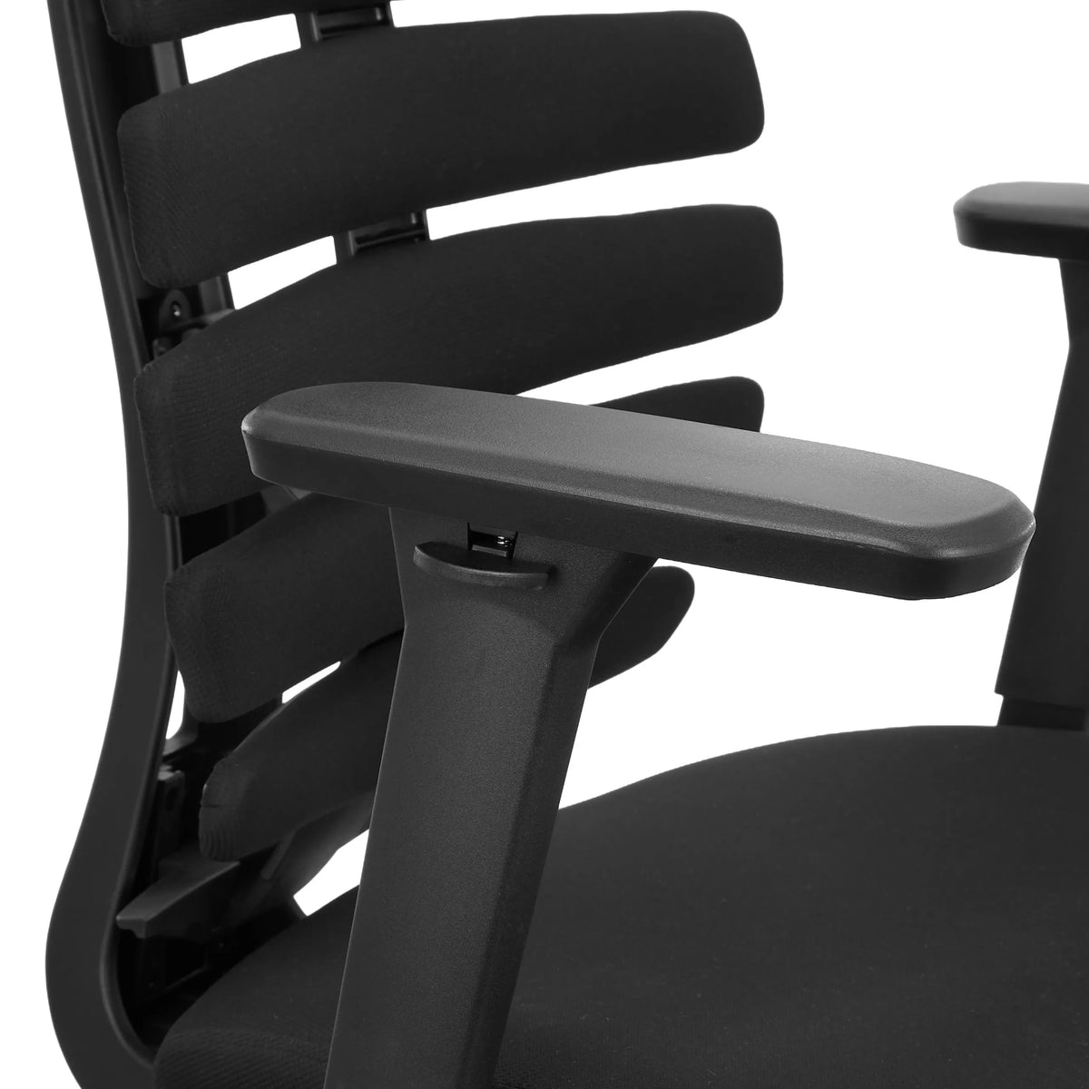 Verstelbare armleuning van de professionele bureaustoel ERGO LINE ECO in zwart met stoffen bekleding van hjh OFFICE