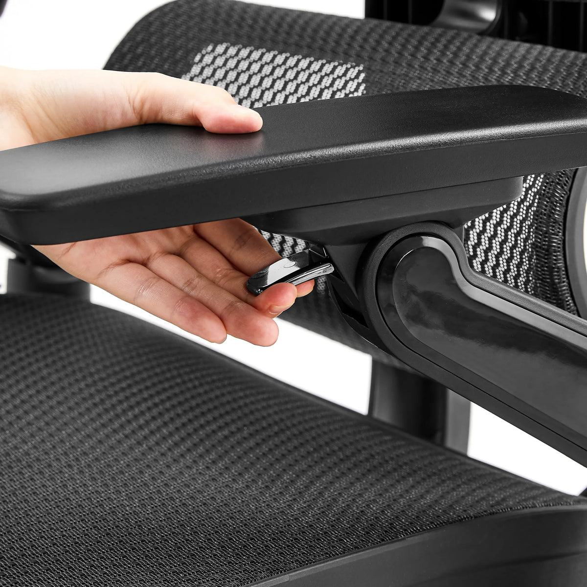 Verstelbare armleuning van de professionele bureaustoel Ergo U2 Pro3 met hendel voor hoogteverstelling van hjh OFFICE