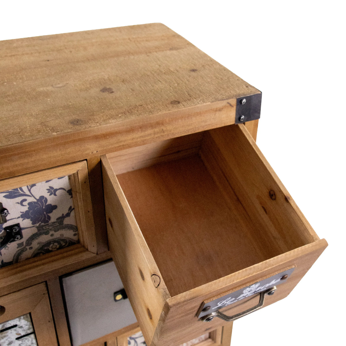 Geopend ladecompartiment van het dressoir CONTINENTO S van donkerbruin hout met metalen handgreep van hjh LIVING