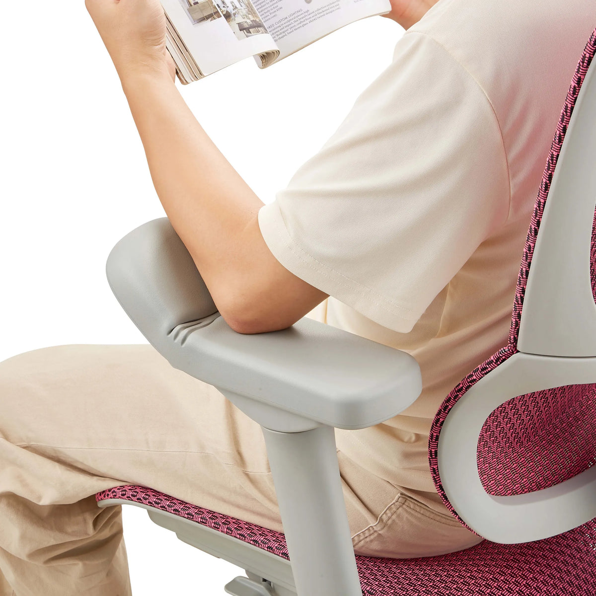 Grijze armleuning en roze netbekleding van de luxe directiestoel ERGOHUMAN SLIM G GEN2 van hjh OFFICE