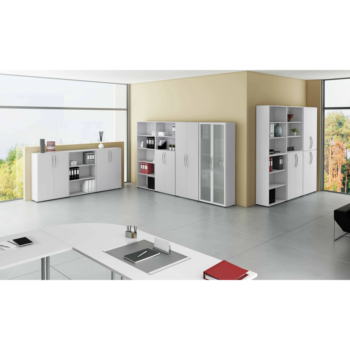 Kast BETA 4500 in grijs met een combinatie van open vakken en gesloten kasten van hjh OFFICE PRO