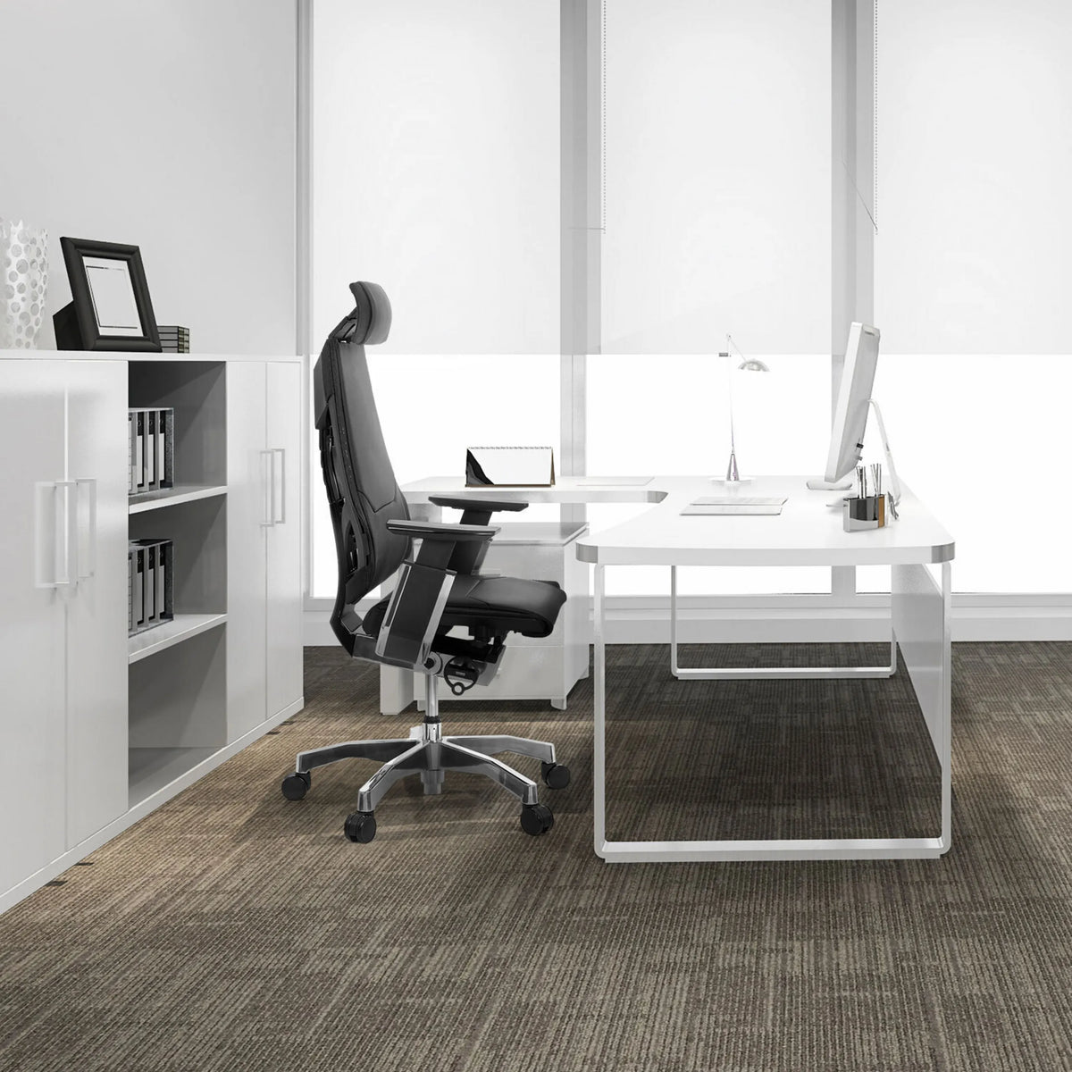 Zwarte High end bureaustoel GENIDIA PRO van leer met hoofdsteun en armleuningen van hjh OFFICE