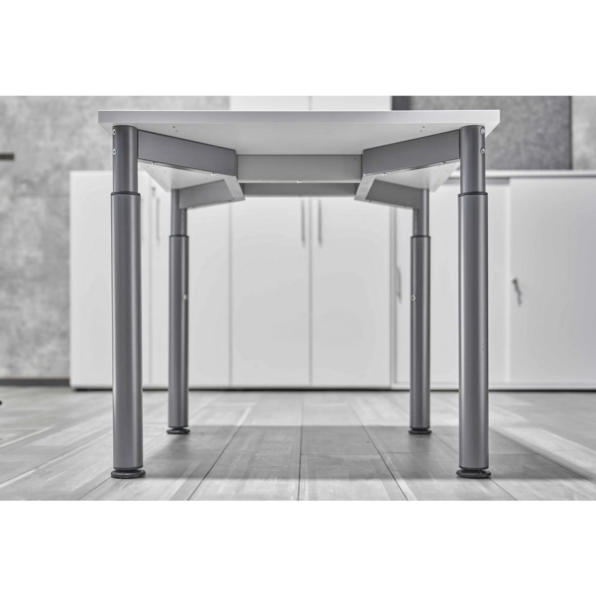 Untergestell des Schreibtischs YAMA 19 G der Serie YAMA in Graphit mit vier Beinen von hjh OFFICE PRO
