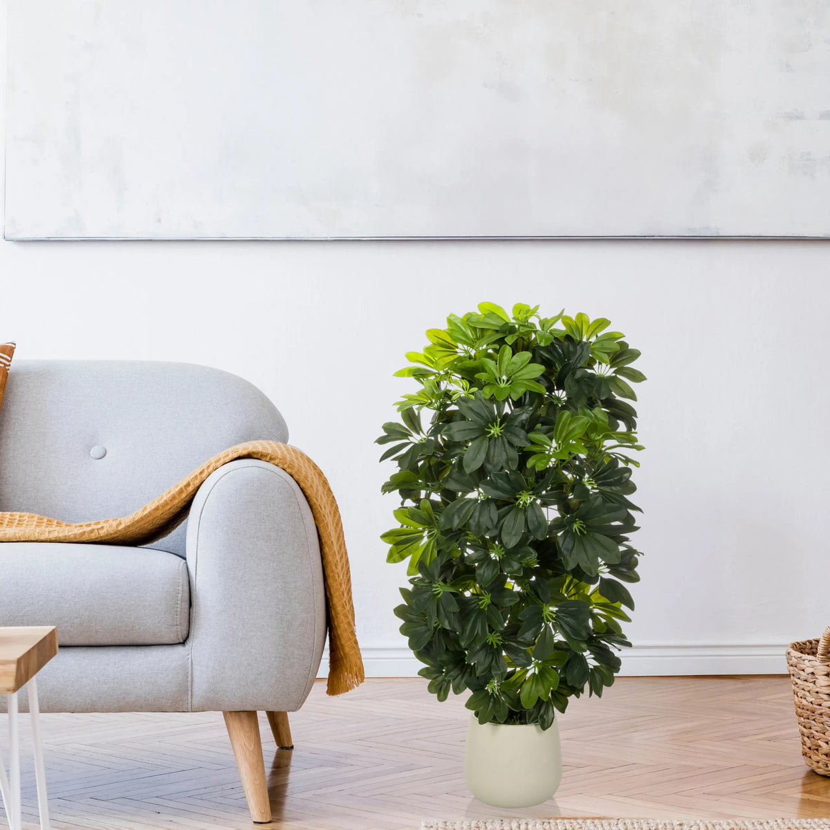 Groene kunstplant Schefflera 2 in een eenvoudige witte pot van hjh OFFICE