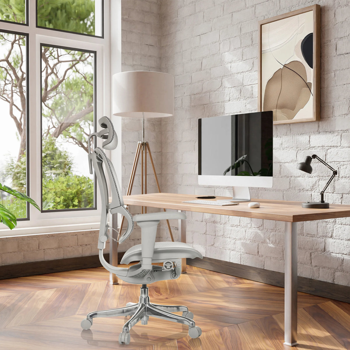 Luxe directiestoel ERGOHUMAN SLIM ULTRA G GEN2 met grijze netbespanning in een licht thuiskantoor van hjh OFFICE
