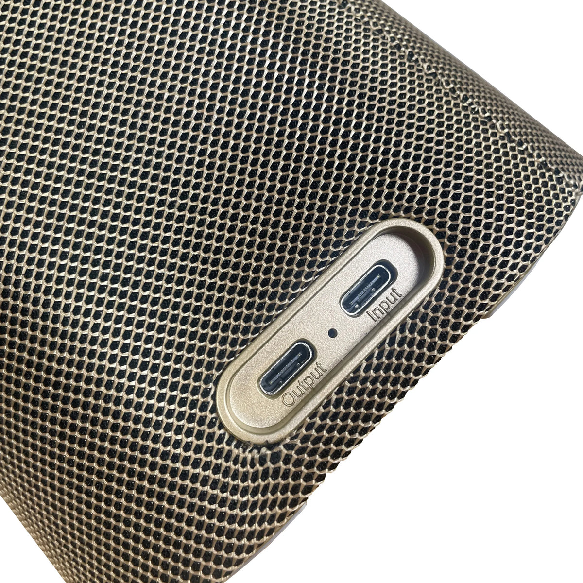 USB-C-poorten voor input en output van de Glamlody make-up spiegel in goud van hjh OFFICE