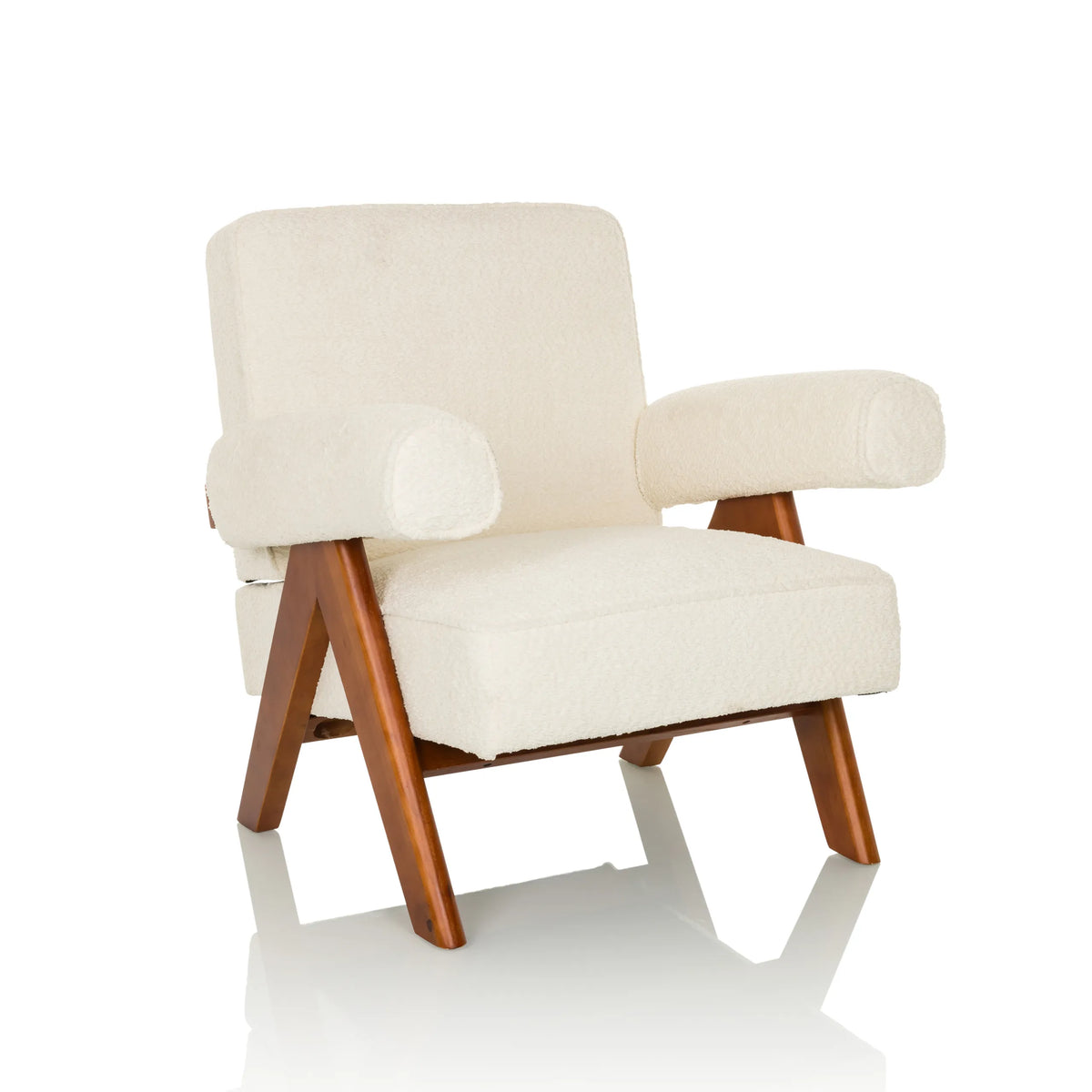 Witte loungestoel POOLY met gestructureerde bekleding en donkere houten poten van hjh LIVING – 360-gradenweergave (schuin vooraanzicht 30°)