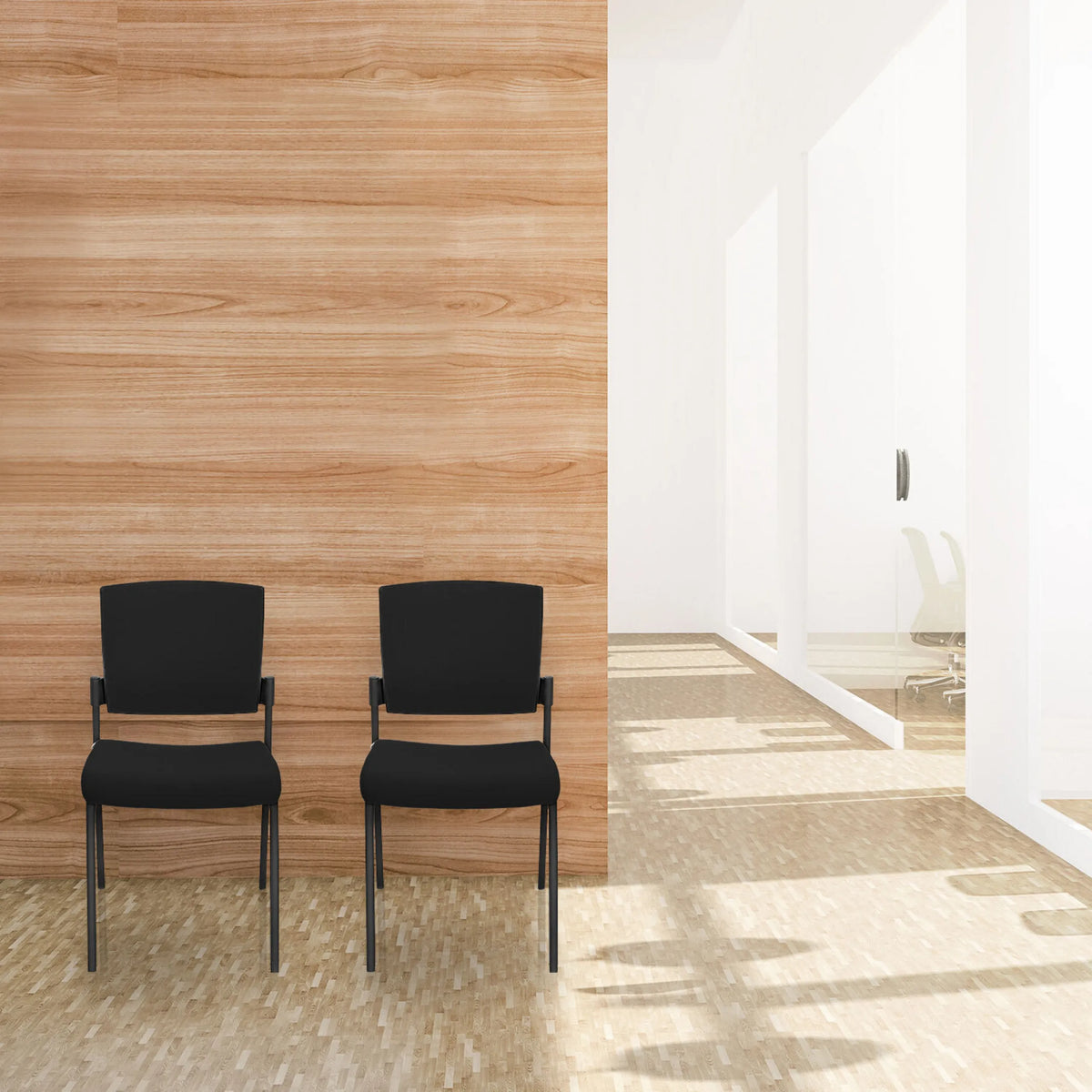 Twee zwarte vierpotige stoelen K9 V PRO met armleuningen voor een houten wand van hjh OFFICE