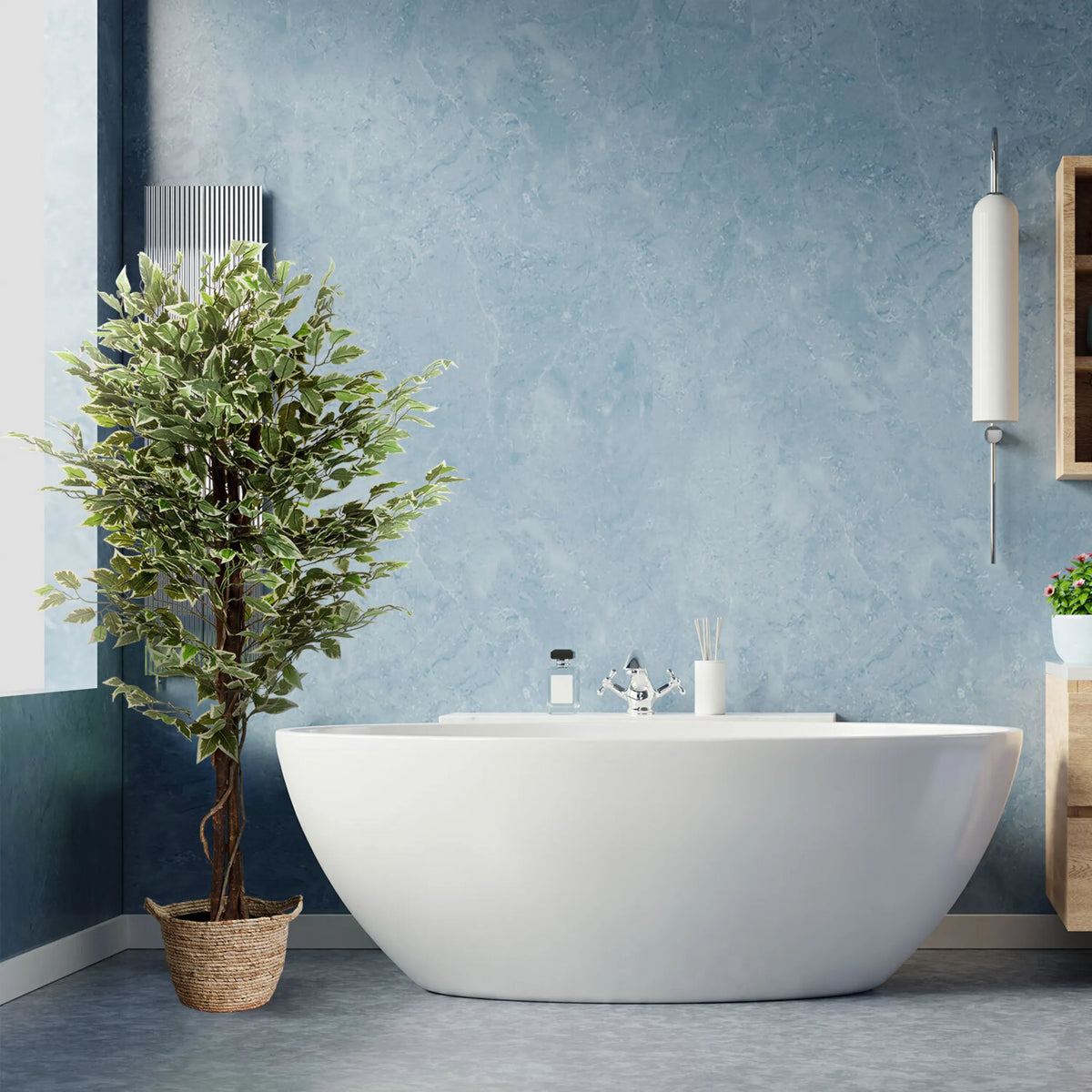 Kunstplant FICUS in het groen met gevlochten mandpot voor een blauwe muur van hjh OFFICE