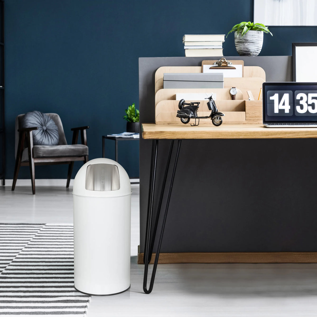 Witte Prullenbak PUSH 35L met een inhoud van 35 liter van hjh OFFICE