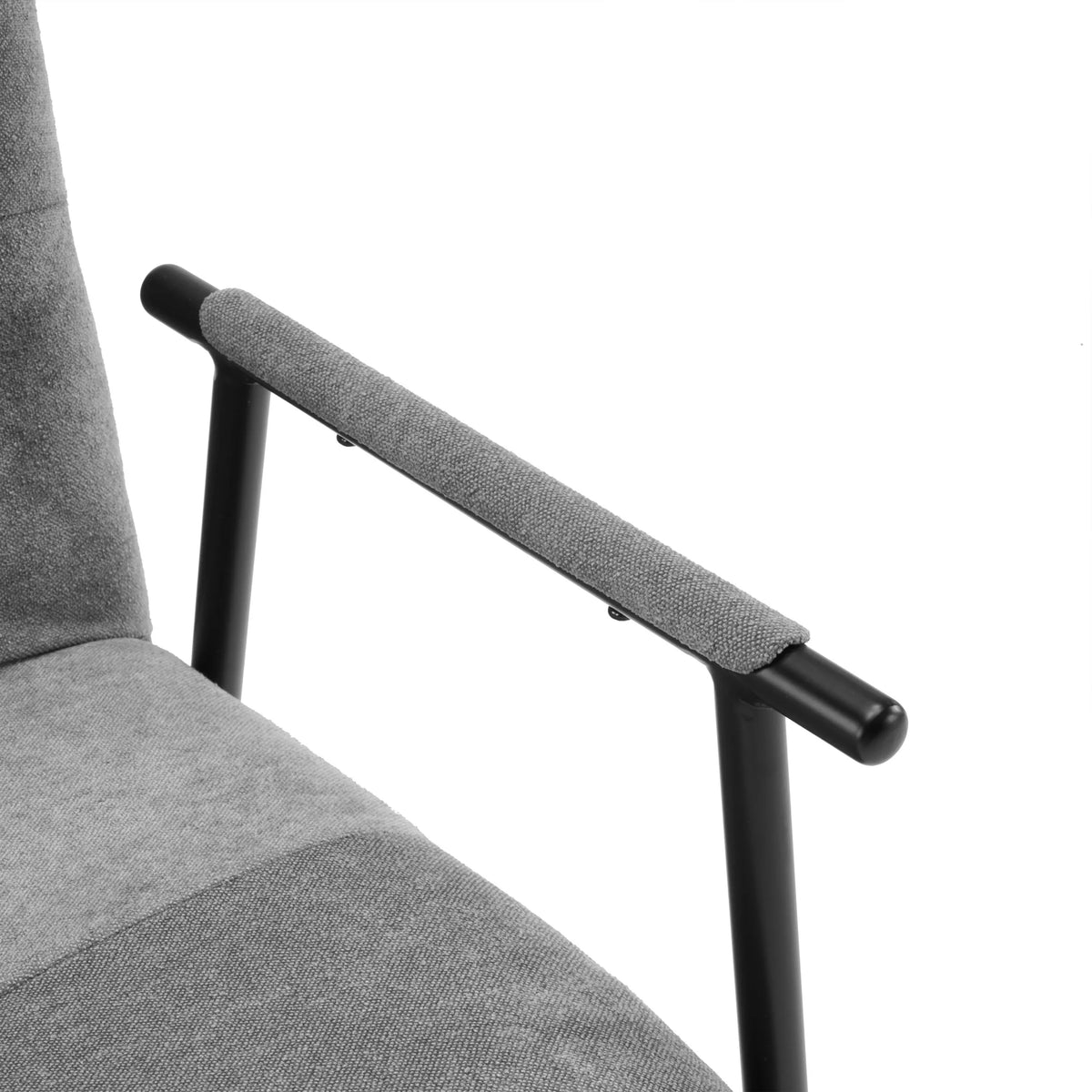 Grijze stoffen bekleding van de armleuning van de gestoffeerde stoel Lifea Flex met zwart metalen frame van hjh LIVING