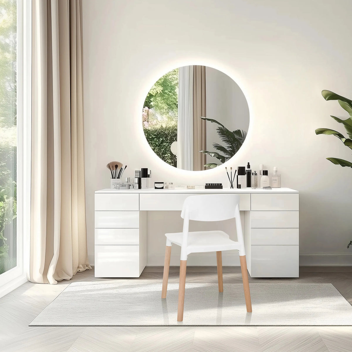 Witte vierpotige stoel SCANDI E met lichte houten poten voor een kaptafel van hjh LIVING