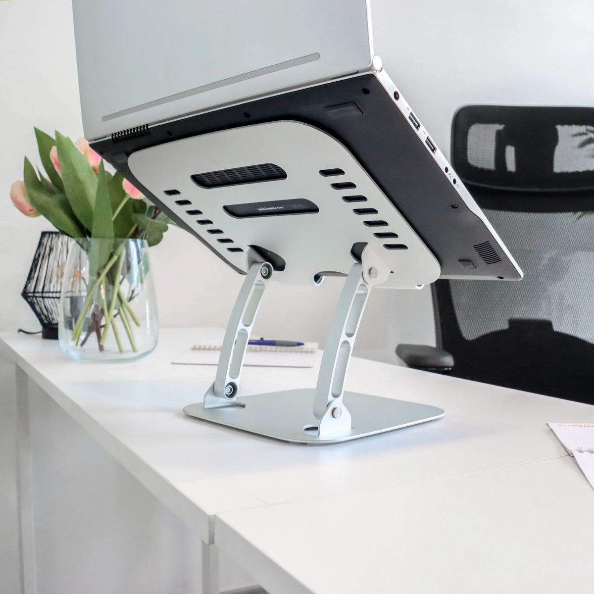 Zilverkleurige standaard van de onderzetter LAPTOP STAND van hjh OFFICE