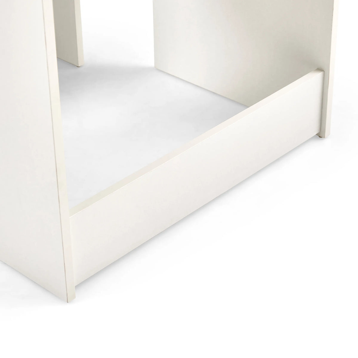 Onderste behuizingsrand en voet van de Glamdesk Make-up Spiegel in wit van hjh LIVING