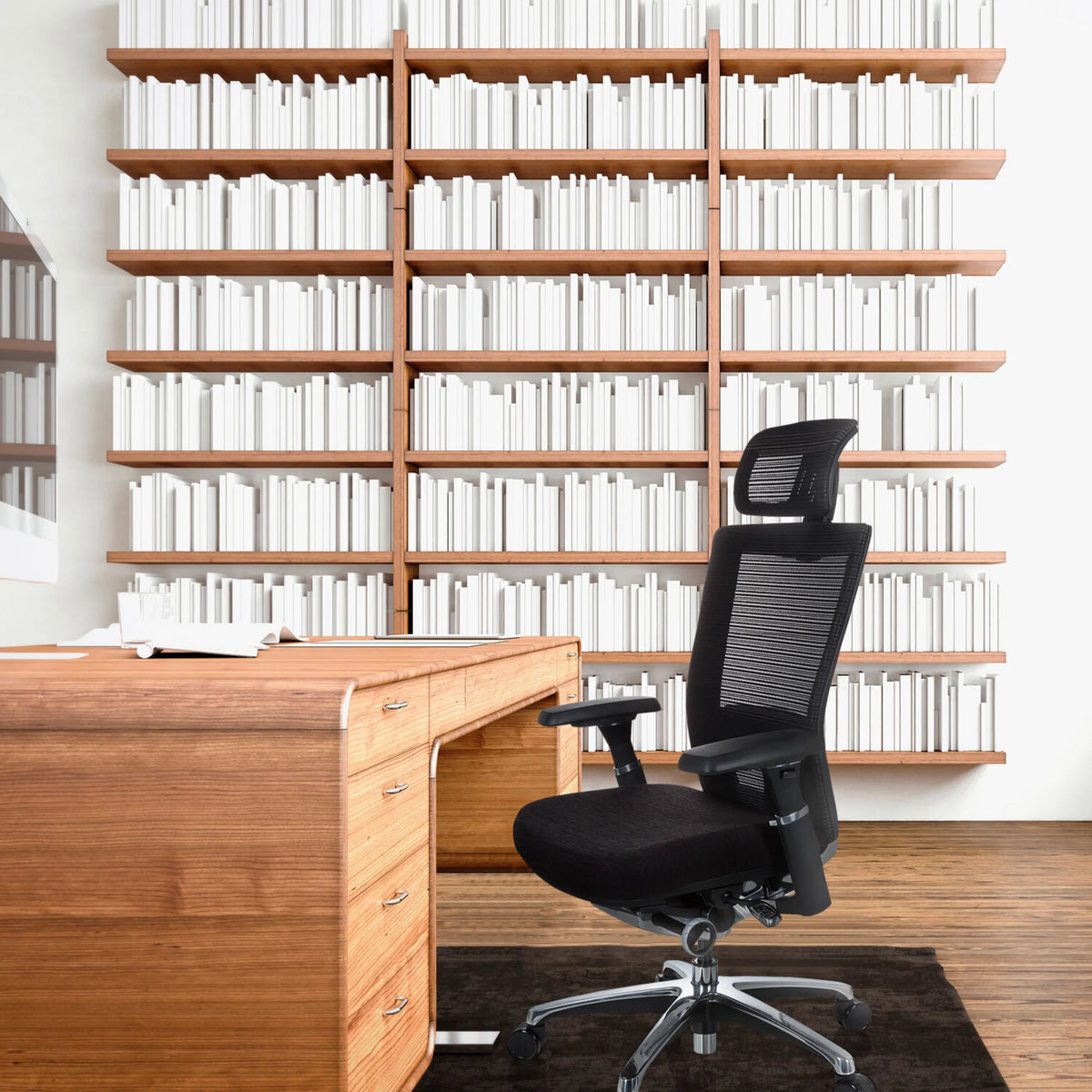Zwarte High end bureaustoel NOVA PRO I met hoofdsteun en netrug voor een houten bureau van hjh OFFICE