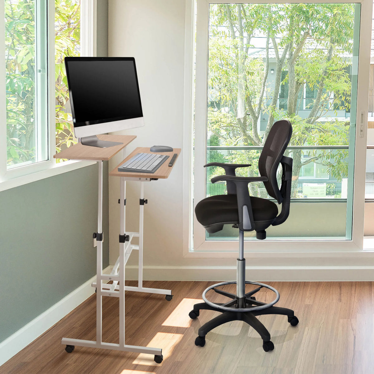 Zit- Sta bureau WORKSTATION I in wit en eiken met twee werkvlakken op wielen van hjh OFFICE