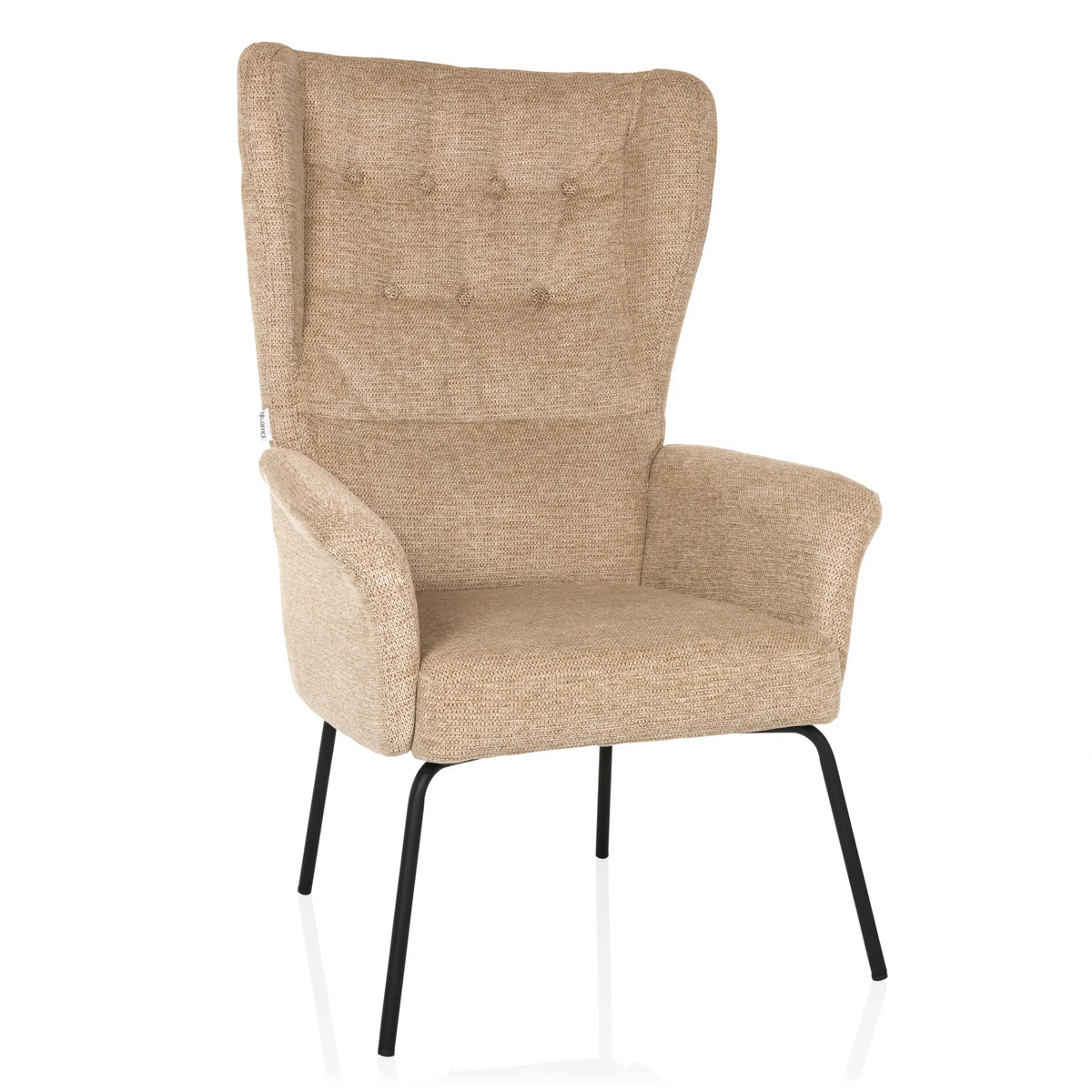 Beige Gestoffeerde fauteuil HAVENIO met knopen, armleuningen en zwarte metalen poten van hjh LIVING – 360-gradenweergave (vooraanzicht 15°)