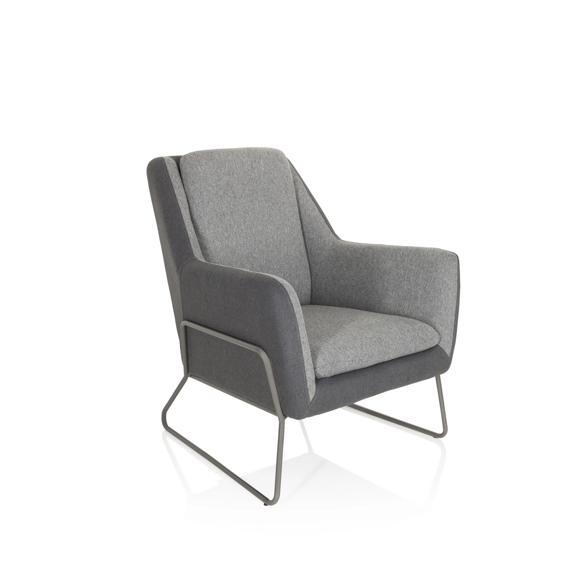Lichtgrijze Gestoffeerde fauteuil LAGUN met donkergrijze accenten en metalen poten van hjh OFFICE – 360-gradenweergave (schuin vooraanzicht 40°)
