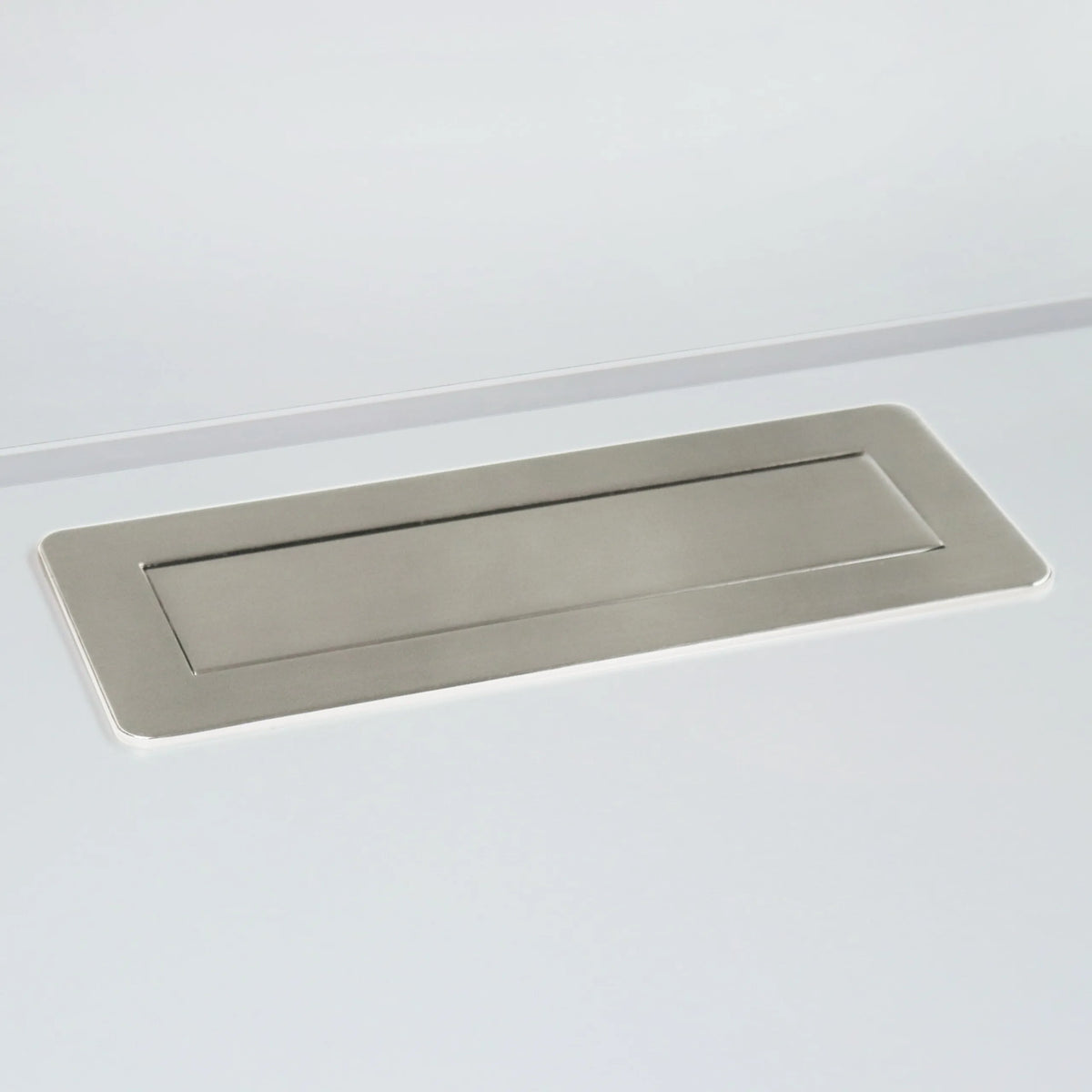 Aluminium inbouwframe van de ELDUSB0 stekkerdoos uit de Accessoires van hjh OFFICE PRO