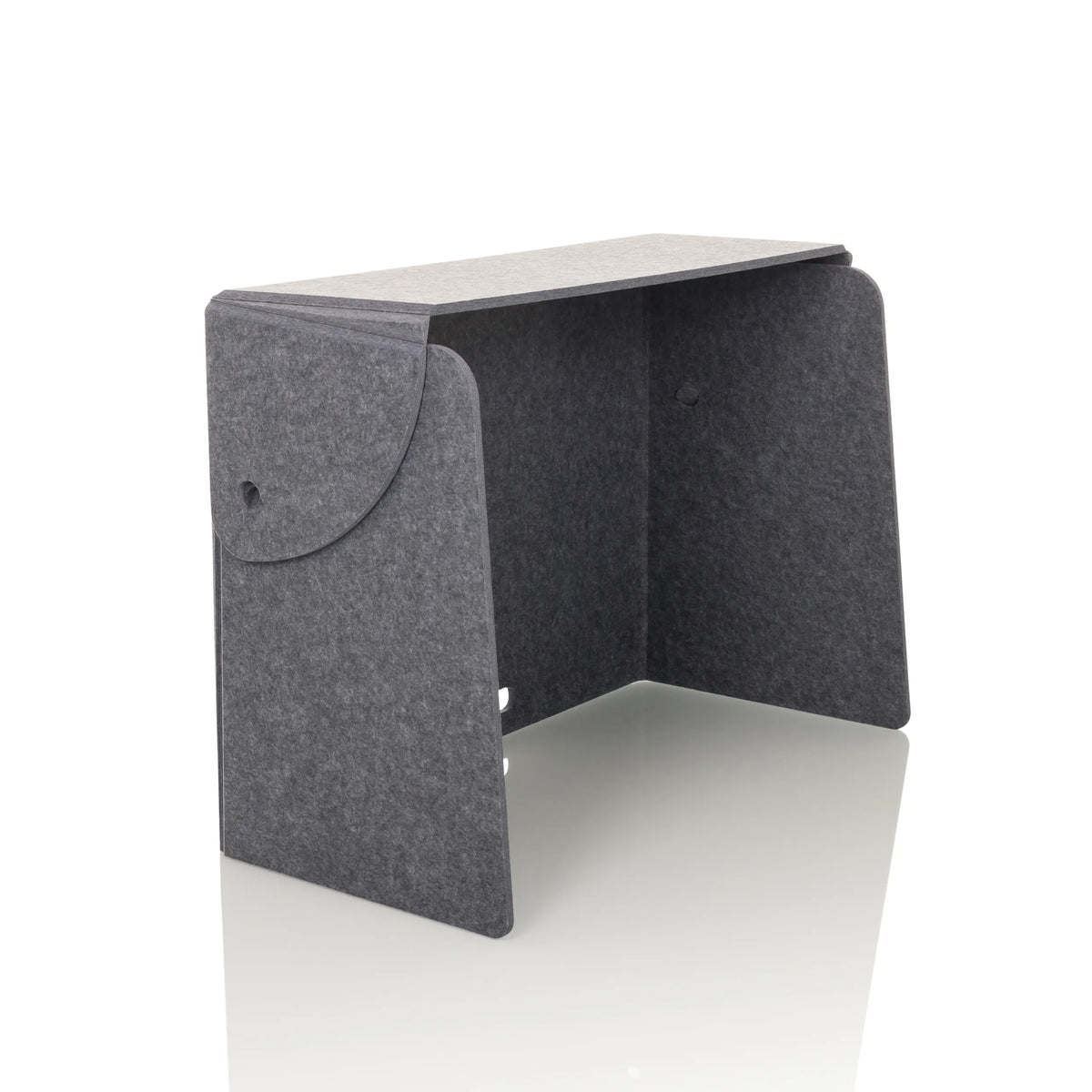 Grijze tafelverdeler FLEXMIUT FOLD met twee horizontale kabeluitlaten van hjh OFFICE – 360-gradenweergave (schuin vooraanzicht 45°)
