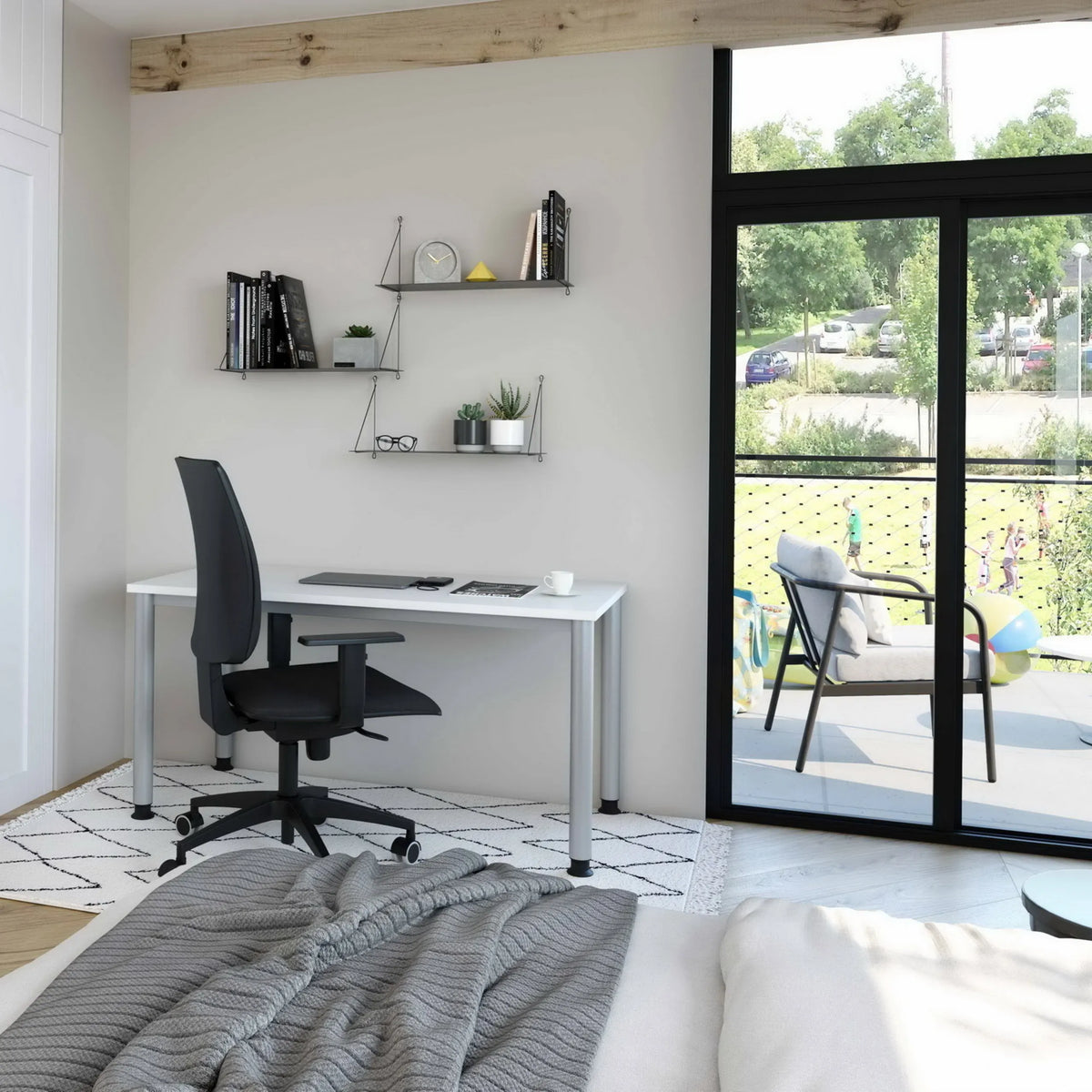 Hoogteverstelbaar bureau HILO 612 S in wit en zilver, 120 x 67 cm, van hjh OFFICE PRO