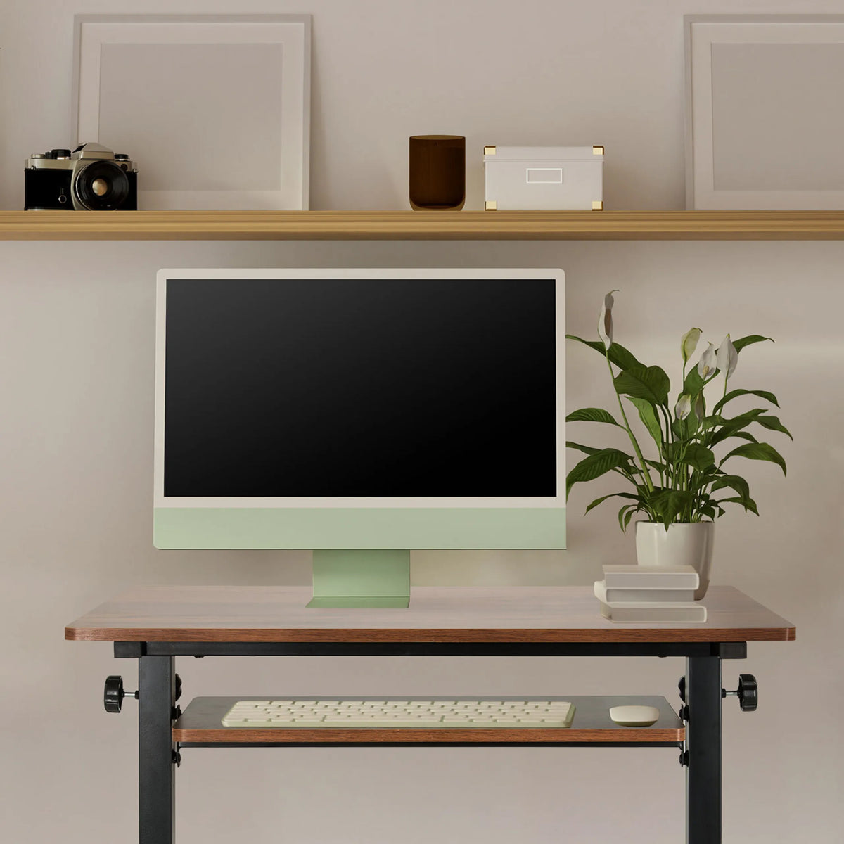 Zit- Sta bureau WORKSTATION II in zwart en walnoot met toetsenbordlade van hjh OFFICE