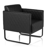 Zwarte gestoffeerde fauteuil ARUBA BLACK met ruitstiksel en slee-onderstel van hjh OFFICE – 360-gradenweergave (schuin vooraanzicht 60°)