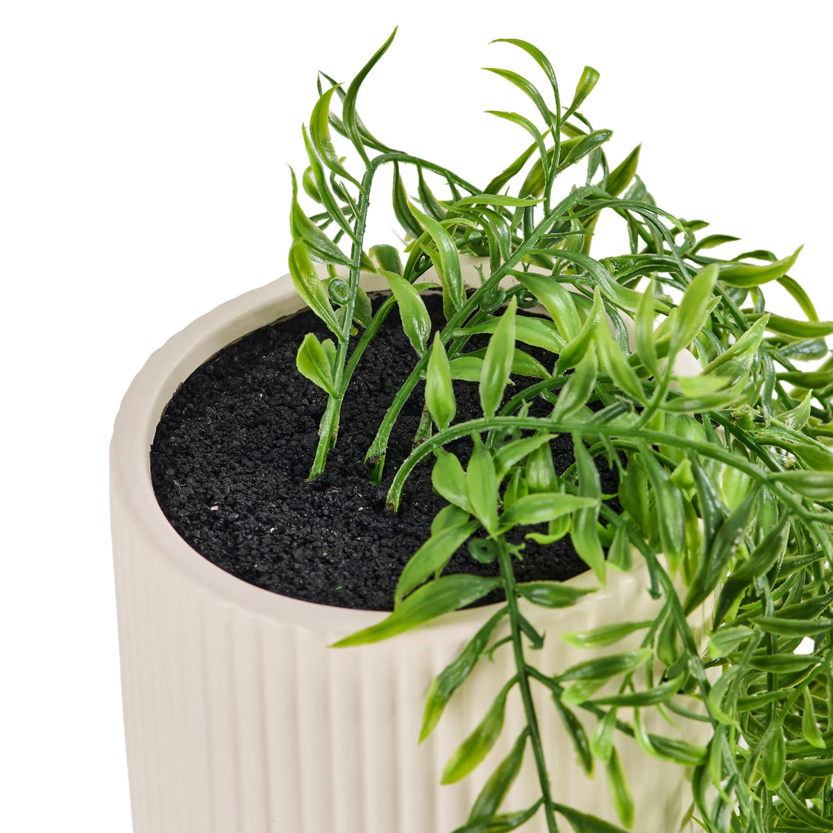 Groene kunstplant in een beige, geribbelde buitenpot Filix van hjh OFFICE