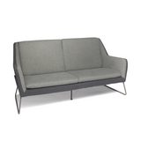 Lichtgrijze lounge bank LAGUN met donkergrijze accenten en slanke metalen poten van hjh OFFICE – 360-gradenweergave (zijaanzicht 90°)