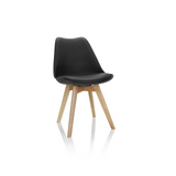 Zwarte Shell-stoel SCANDI 4 met vier poten van licht hout van hjh OFFICE – 360-gradenweergave (vooraanzicht 20°)