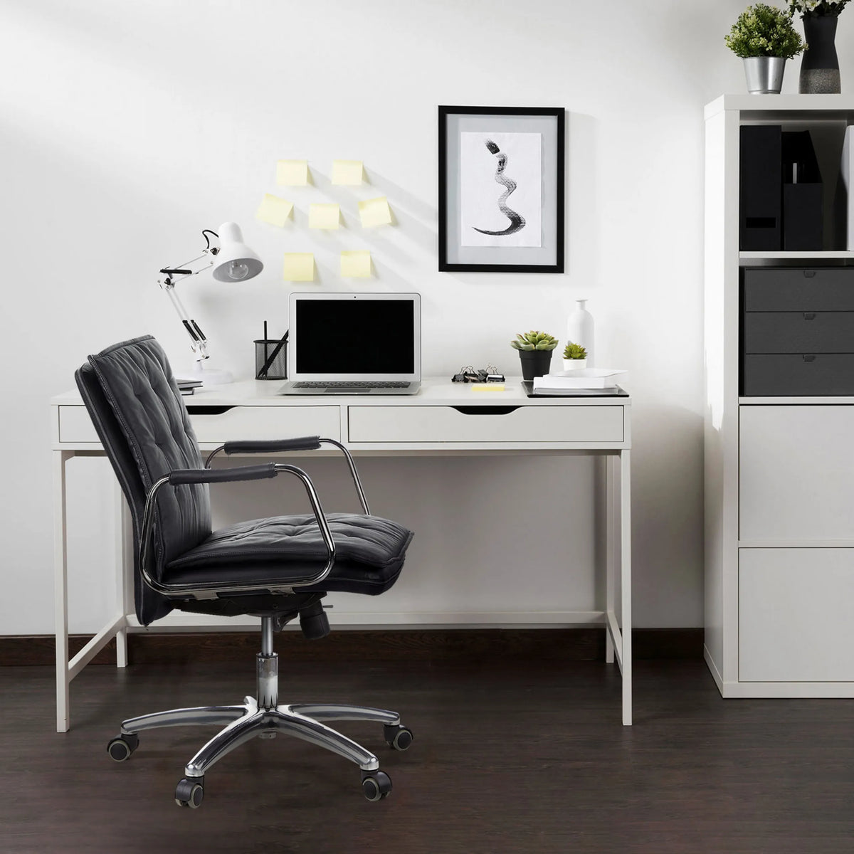 Professionele directiestoel VILLA 10 in zwart met gestoffeerde bekleding en chromen voetkruis van hjh OFFICE