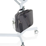 Grijze laptoptas met schouderband aan het frame van het zit-sta bureau STAND VM-SU I van hjh OFFICE