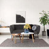 Grijze lounge bank HAYRIVER met twee bijzettafels en een vloerkleed in een lichte kamer van hjh LIVING
