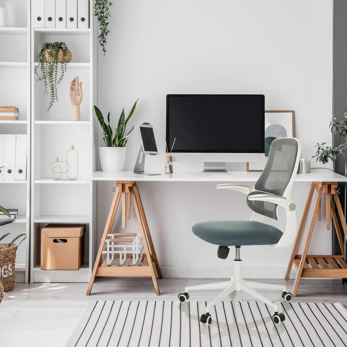 Grijze Thuisgebruik bureaustoel MIKO W ECO met netrugleuning en witte armleuningen van hjh OFFICE