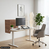 Bruine tafelverdeler FLEXMIUT ROLL W met verticale lamellenstructuur op een wit bureau van hjh OFFICE