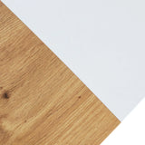 Materiaalovergang tussen het witte oppervlak en het eikenhouten decor van het elektrisch in hoogte verstelbaar bureau STAND T3 van hjh OFFICE