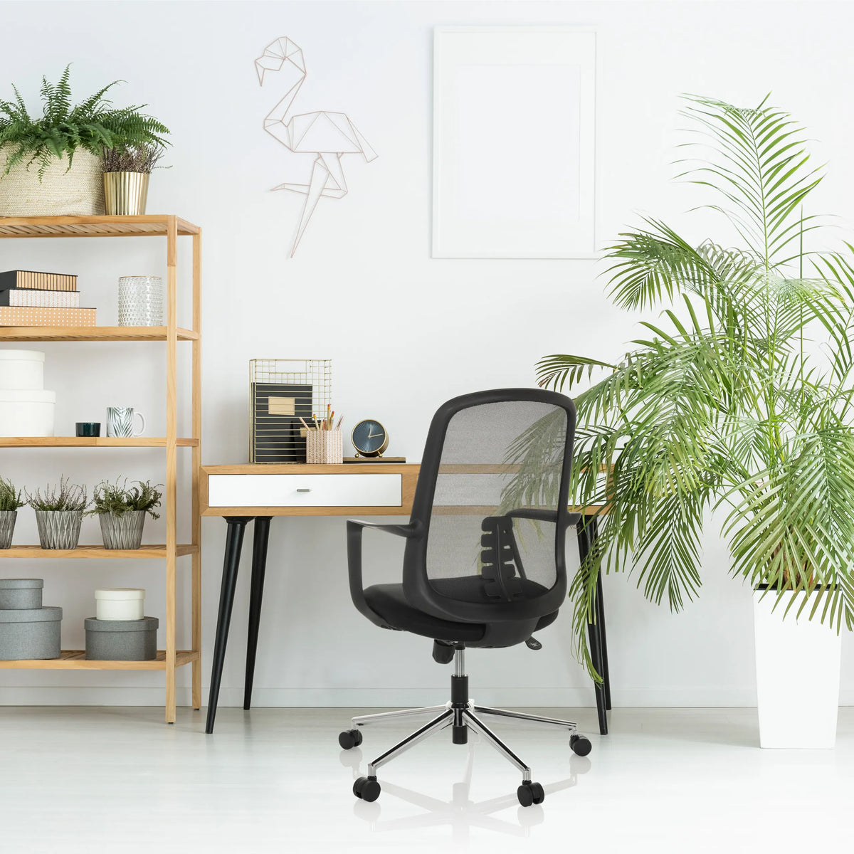 Schwarzer Homeoffice-Bürostuhl SEDIOLO B mit Netzrückenlehne und Armlehnen von hjh OFFICE