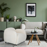 Witte Lounge stoel VERDUNA met gebogen vorm en gestructureerde bekleding van hjh LIVING
