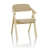 Beige klapstoel SCANDIO met armleuningen en houten frame van hjh OFFICE – 360-gradenweergave (vooraanzicht 15°)