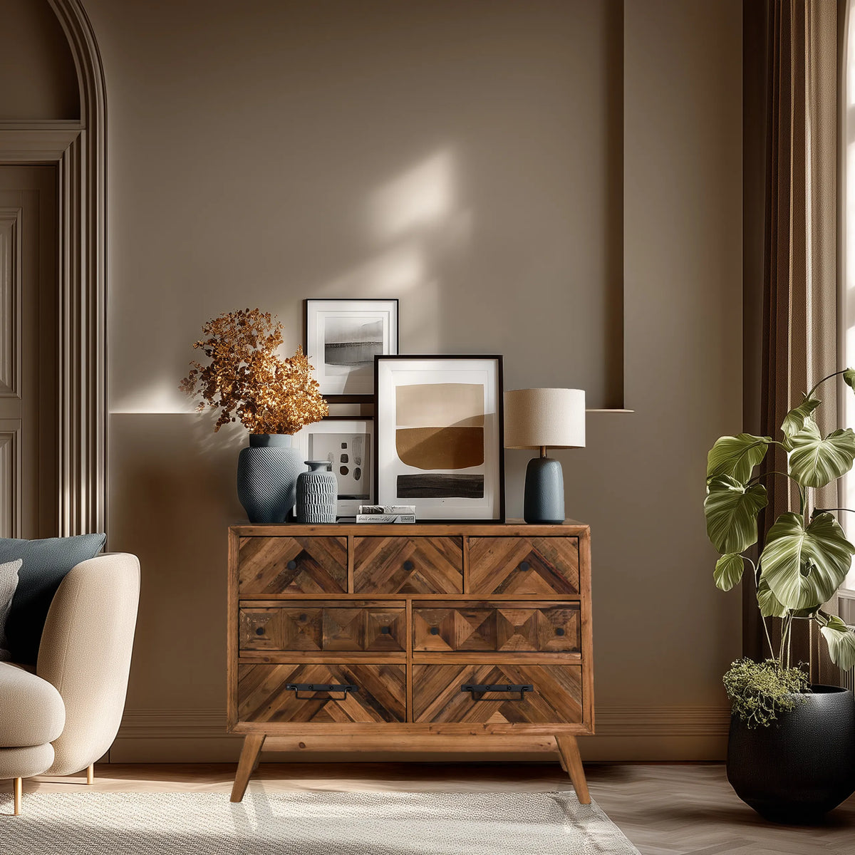 Dressoir SANTJAGO WOOD XL van donkerbruin hout met visgraatpatroon en zwarte grepen van hjh LIVING