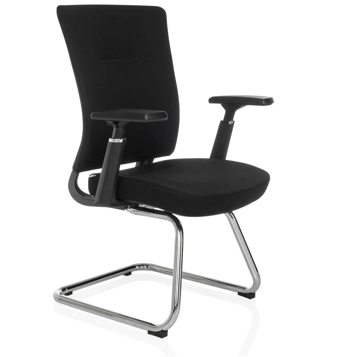 Zwarte vergaderstoel CAPTIVO PRO V met armleuningen en stoffen bekleding van hjh OFFICE – 360-gradenweergave (schuin vooraanzicht 45°)