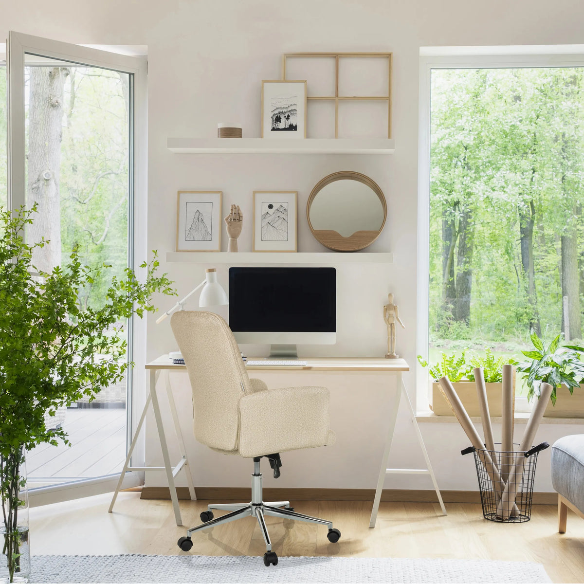 Thuisgebruik bureaustoel SOLAO 400 in beige met wielen en armleuningen van hjh OFFICE