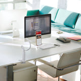 Witte houder voor mobiele telefoon & tablet FLEXMOBI I op een bureau met een smartphone van hjh OFFICE