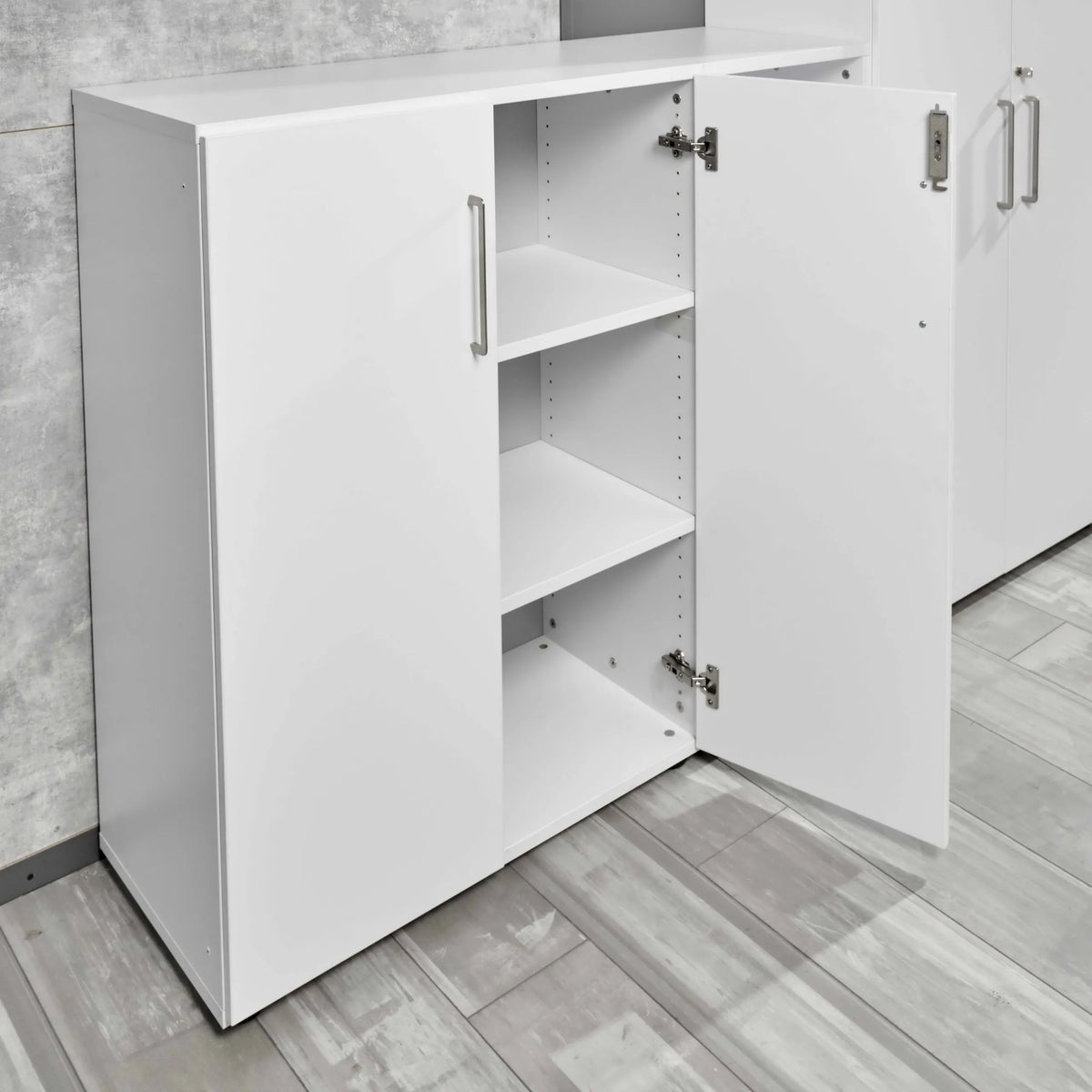 Open kast BETA 9 in grijs met twee deuren en twee planken van hjh OFFICE PRO