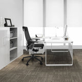 Professionele bureaustoel GENIDIA SMART WHITE CM met netrug in zwart-wit met chroomdetails van hjh OFFICE