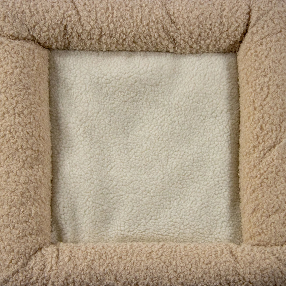 Beige fleece materiaal van het interieur van het PAWY ES kattenhuis van hjh LIVING